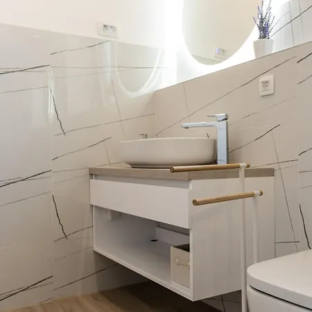 Istra Relax Sapphire Rebici